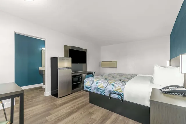غرفة قياسية بسرير كينج، Studio6 Suites Madera, CA - Yosemite 3/9