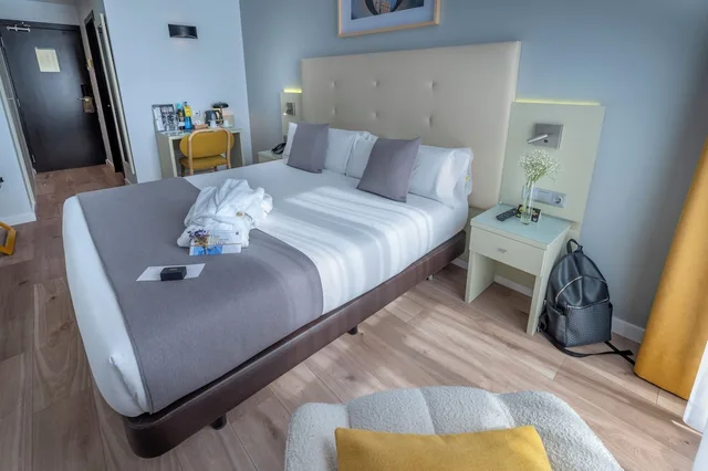 غرفة كومفورت بسريرين منفصلين، Hotel SERHS Del Port 2/10