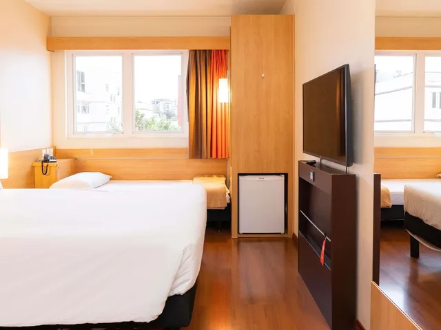 Standard, 1 Double and 1 Single Bed, Ibis Porto Alegre Moinhos De Vento 8/10