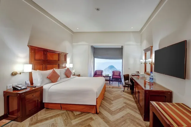 غرفة ديلوكس بسرير كينج، Pearl Continental Malam Jabba 3/6