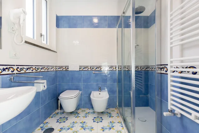غرفة تقليدية بسرير مزدوج وسرير فردي، Hotel Giosue A Mare 4/4