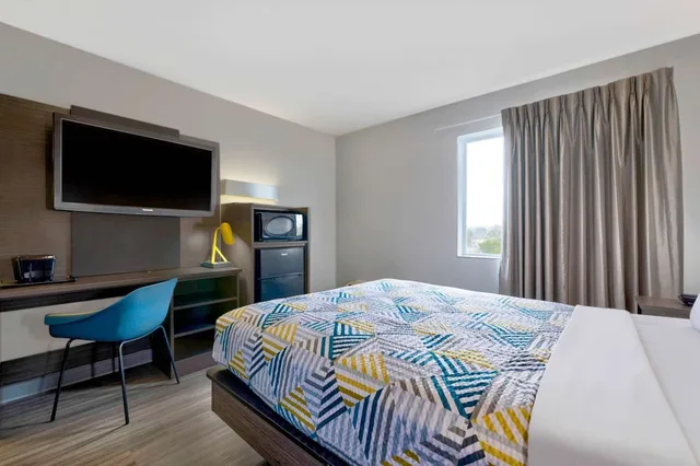 1 Queen Bed - Mobil Access Tub Nsmk Micfridg, Motel6 Marble Falls, TX 4/9