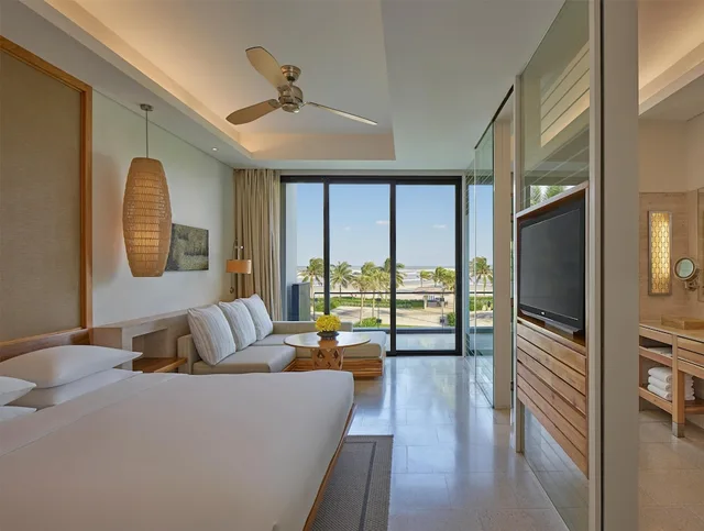 Club, King Bed, Ocean View, Hyatt Regency Danang Resort And Spa 4/10