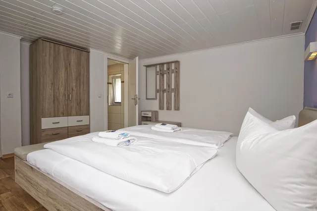 House, Double Bed, Sofa, Kitchen, Pool Access، Ferienhus Baabe 2/10