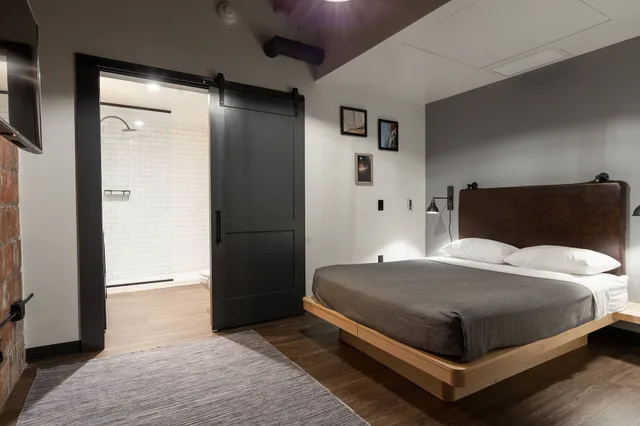 غرفة بسرير كينج، Moxy Nashville Downtown 2/5