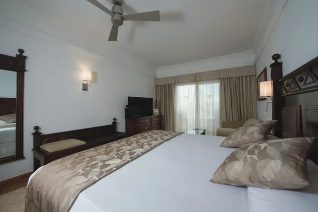 غرفة بسرير مزدوج بإطلالة على البحر، Riu Palace Cabo San Lucas 1/8