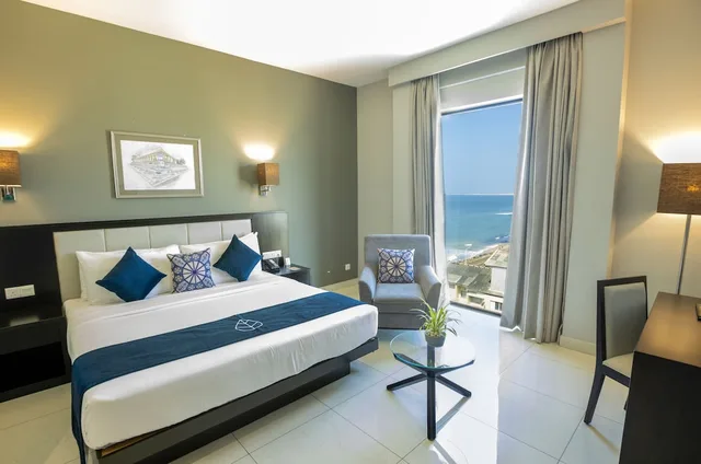 غرفة ديلوكس بسرير كينج بإطلالة جزئية على البحر، Hotel MaRadha Colombo 3/10