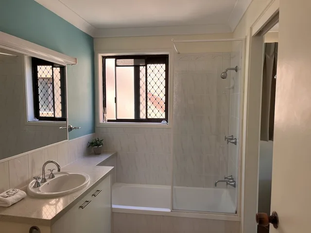 4 Bedrooms, Budget, Town House, 1 Queen and 3 Single Beds، Noosavillage River Resort 5/5