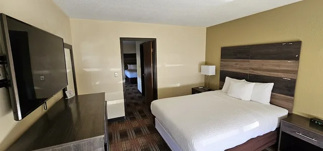 Efficiency, Studio, 2 Queen Beds، AmericInn by Wyndham Fort Atkinson 1/5