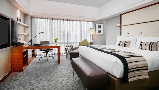 غرفة كلاسيكية بسرير كينج بإطلالة على المدينة في طابق مرتفع، Intercontinental Shanghai Pudong 2/6