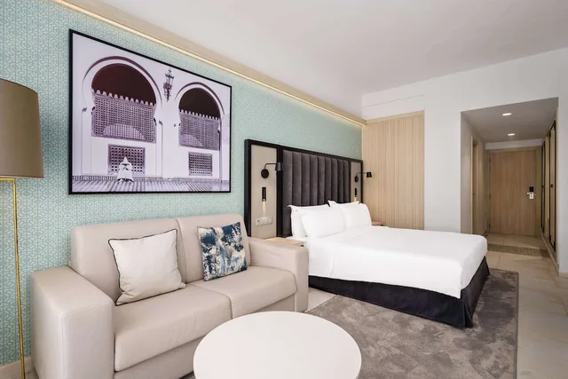 غرفة سوبيريور بسرير كوين بإطلالة على الحديقة بشرفة، Radisson Blu Resort Saidia Beach 5/8
