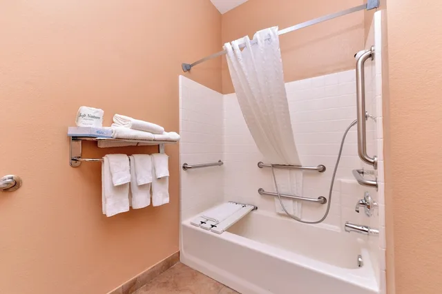جناح استوديو بسرير كينج لذوي الإعاقة، Candlewood Suites San Diego 4/4