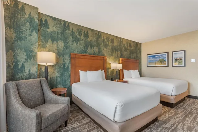 غرفة بسريرين كوين في طابق مرتفع، Drury Inn and Suites Denver Central Park 2/3