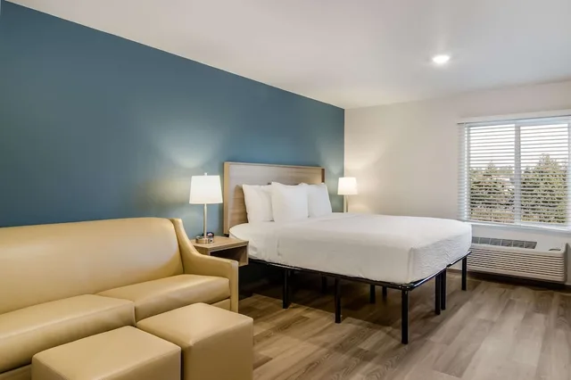 غرفة قياسية بسرير كينج مع أريكة، WoodSpring Suites Tacoma - Lakewood 3/4