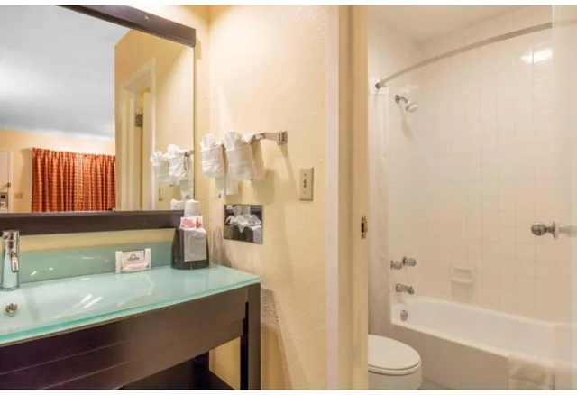 غرفة بسرير كينج لغير المدخنين بمطبخ، Motel6 Little Rock, AR - Airport 10/10