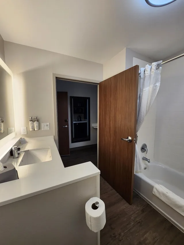 غرفة قياسية بسرير كوين، Holiday Inn Express Suites Camas Vancouver 7/7