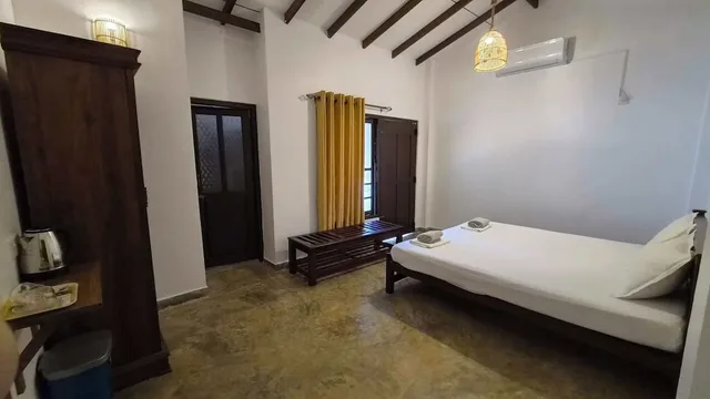 غرفة قياسية بسرير كينج، Riverside Cabanas 5/10