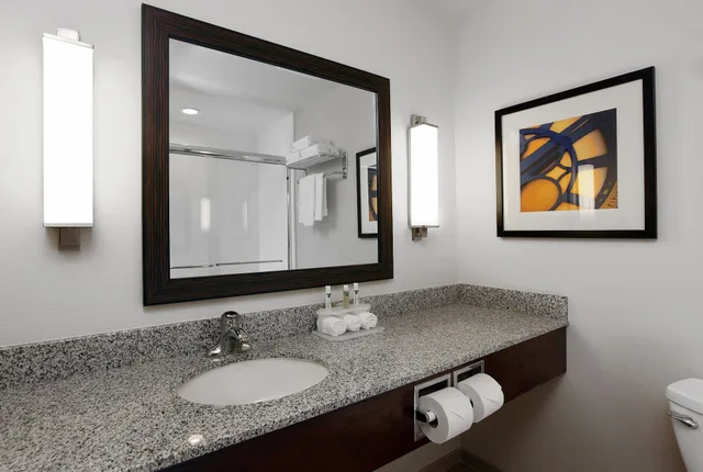 غرفة قياسية بسرير كوين، Holiday Inn Express Ralston Arena Area 2/2