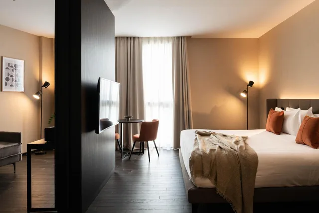 جناح بجاكوزي، Litta Palace 3/9