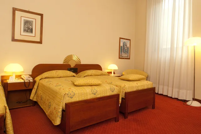 غرفة كلاسيكية ثلاثية بثلاثة أسرّة، Roma Hotel 6/10