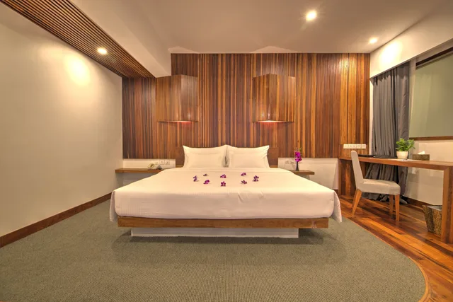 Executive, Suite, King Bed, Pool View, Sofa, Hotel Somadevi Boutique 9/10