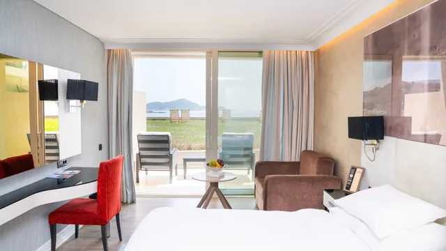 غرفة سوبيريور ثلاثية بإطلالة على الحديقة بإطلالة جزئية على البحر، Rixos Premium Dubrovnik 2/4