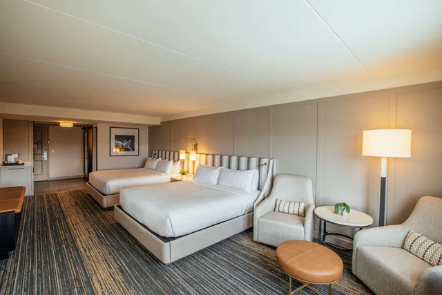 غرفة بسريرين مزدوجين، Somerset Hills Hotel, Tapestry Collection by Hilton 1/2
