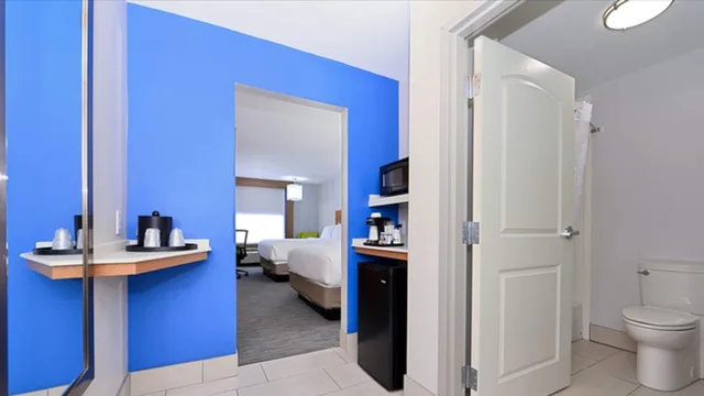 غرفة قياسية بسريرين كوين، Holiday Inn Express & Suites Lexington - Hamburg Area 3/3