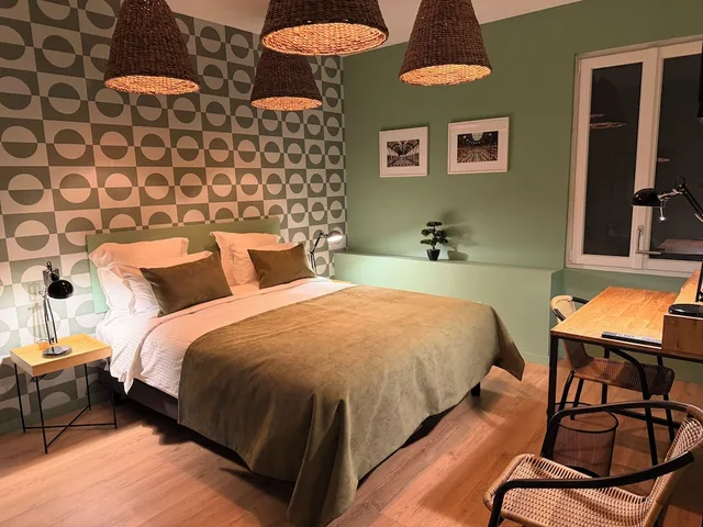 استوديو بسرير كوين، Nouvel Hotel 8/10