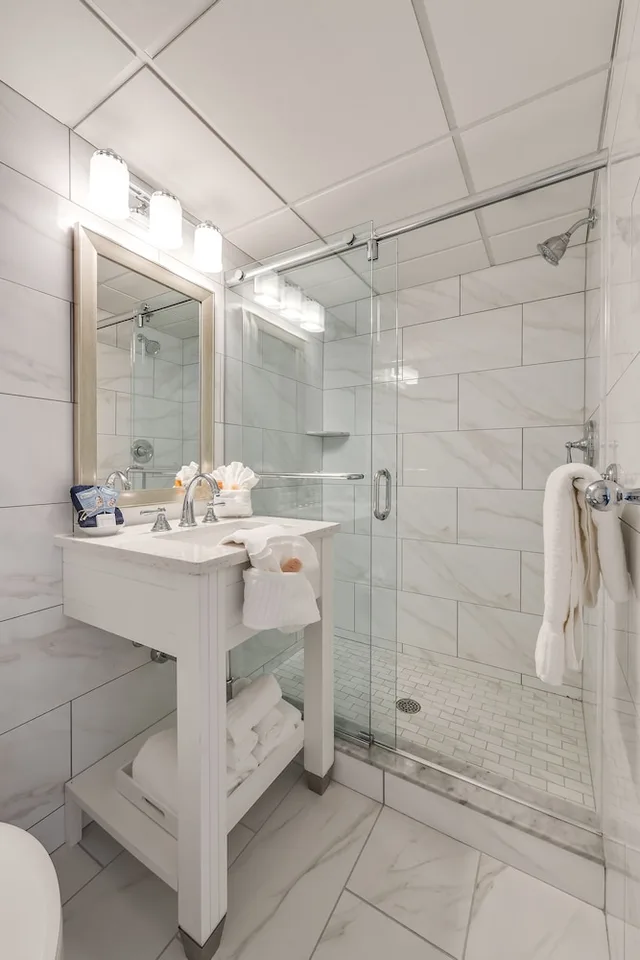 Suite, King Bed, Queen Murphy Bed, Ocean Front، ICONA Cape May 3/4
