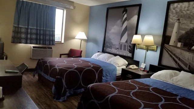 غرفة بسريرين مزدوجين للمدخنين، Super 8 by Wyndham Greenville 2/4