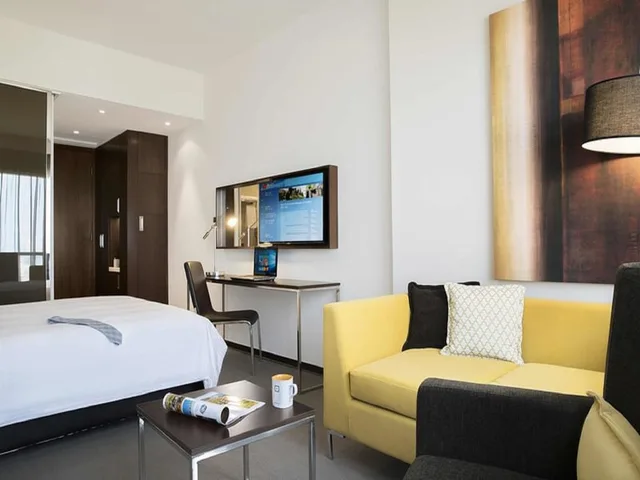 جناح بسرير كينج، سنترو واحه من روتانا(Centro Waha By Rotana) 1/2
