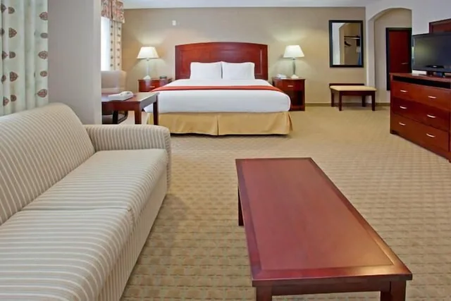 Suite, King Bed, Extra Floor Space, Sofa، Holiday Inn Express Hotel Suites College Station 8/10