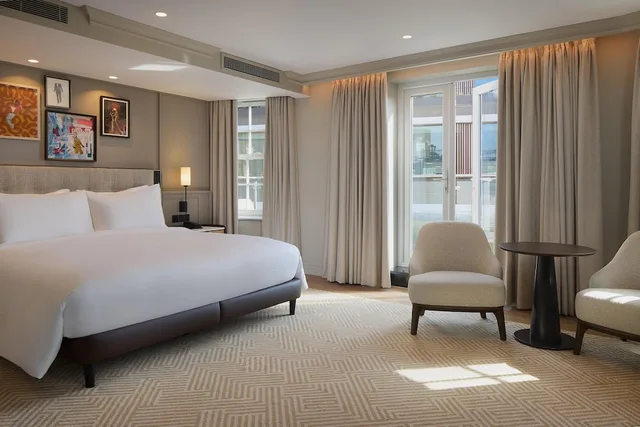 1 Bedroom, Renovated, Suite, King Bed, Sofa, Terrace، Radisson Blu Hotel London Bond Street 1/9
