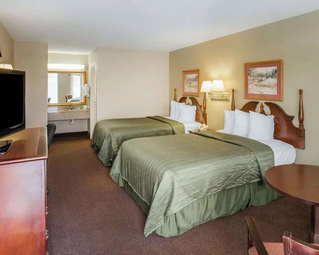 غرفة قياسية بسريرين مزدوجين للمدخنين، Quality Inn Reidsville 1/3