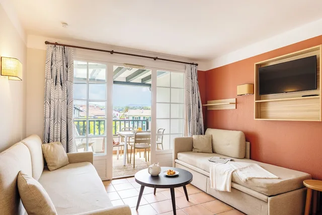 شقة بسريرين منفصلين بغرفة نوم واحدة مع أريكة، Pierre Vacances Residence La Villa Maldagora 2/10