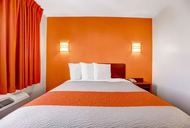 غرفة قياسية بسرير كوين، Motel6 Benson, AZ 2/5