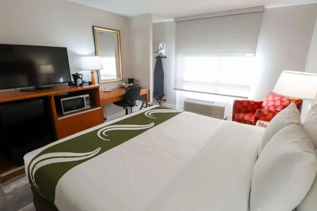Room, King Bed, Bathtub, Quality Inn Miami Airport - Doral 6/9