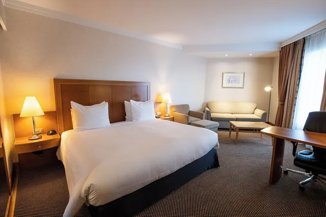 Junior Suite, King Bed, Park View, Club Floor، Crowne Plaza Brussels Airport 3/5