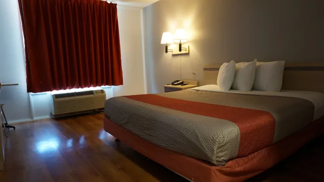 غرفة قياسية بسرير كينج، Motel6 Belmont, CA San Francisco Redwood City 6/10