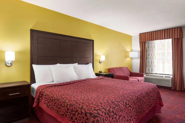 غرفة قياسية بسرير كينج للمدخنين، Days Inn by Wyndham Weldon/Roanoke Rapids 1/8