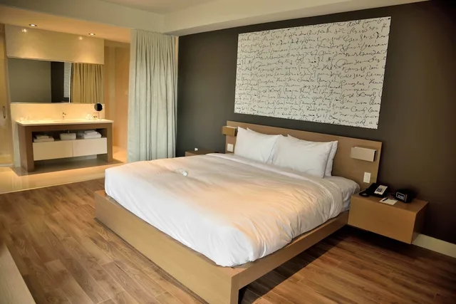 Suite, King Bed, Golf Course View, Sofa، La Cache Du Golf 2/3