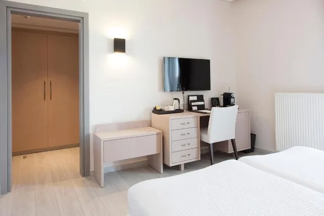 غرفة ديلوكس بسرير كوين بإطلالة على الفناء، Ayia Marina Suites 2/2