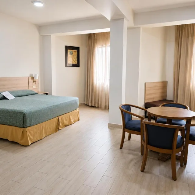 جناح جونيور، Hotel Son Mar Monterrey Centro 1/2