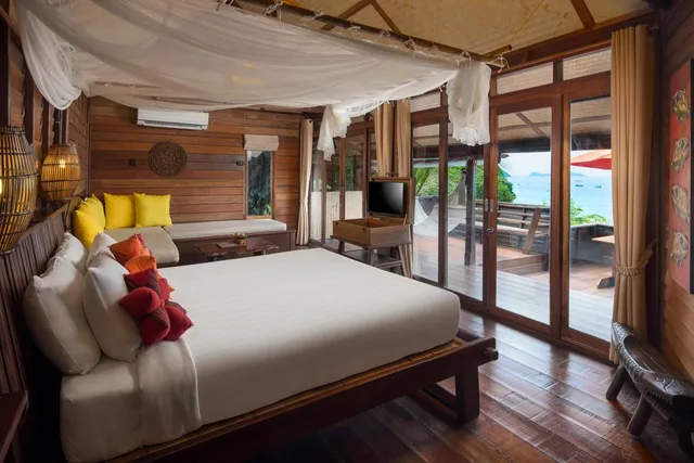 غرفة ديلوكس بسرير مزدوج بإطلالة على البحر، Serendipity Beach Resort Koh Lipe 1/3