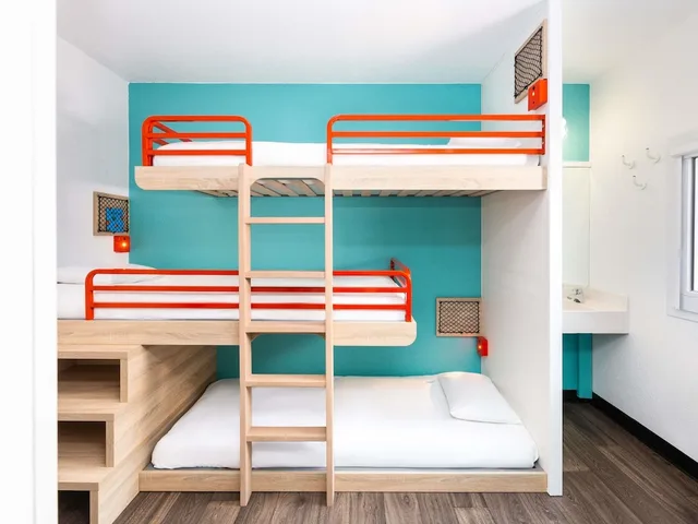 Room, 3 Bunk Beds, Hotelf1 Paris Porte De Montreui 3/4