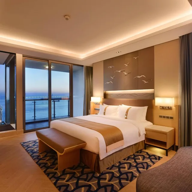غرفة بريميوم بسرير كينج في طابق مرتفع، Holiday Inn Haikou West Coast 2/7