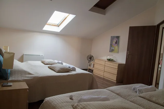 2 Bedrooms, Apartment, 2 Double and Twin Beds, Kitchenette، Lounge Apartments 2/4