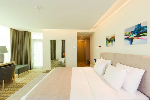 جناح بانورامي جونيور بسرير كينج بشرفة، Best Western Premier Batumi 1/6