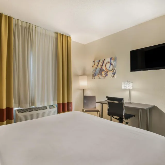 Efficiency, Suite, Queen Bed, Bathtub, Accessible، MainStay Suites Joliet I-55 4/7